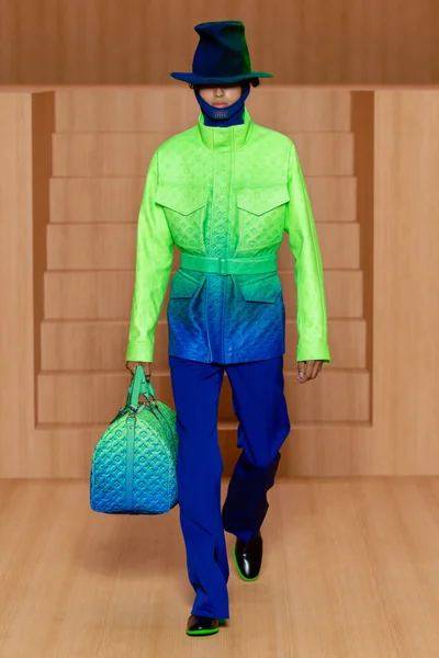 Look 25
